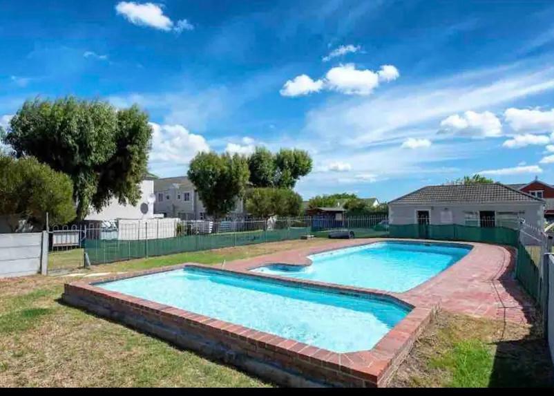 Serene * Cape Town
